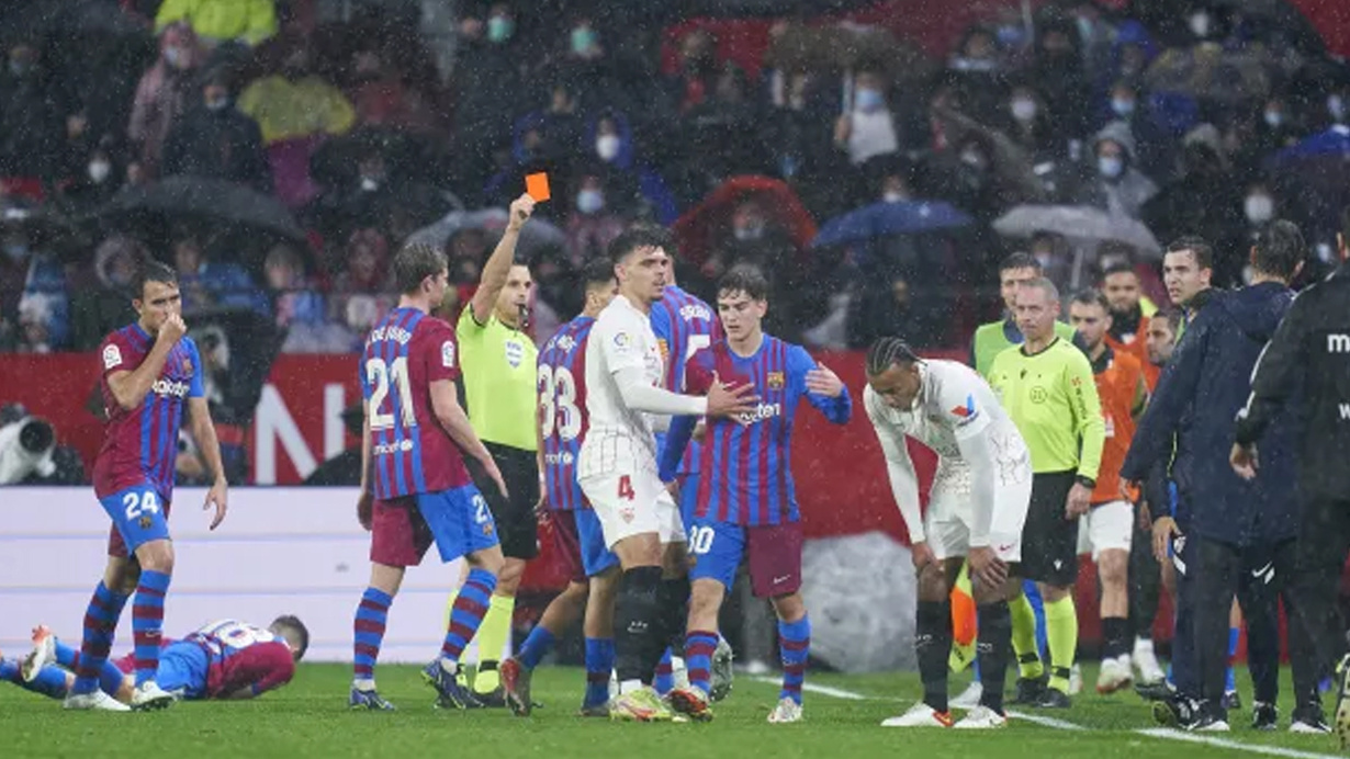 Sevilla-Barcelona maçında akılalmaz hareket!