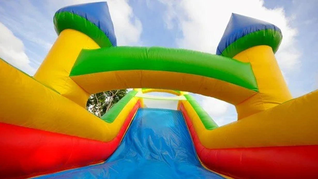 Şişme kale rüzgara kapıldı! Havaya savrulan iki çocuk öldü