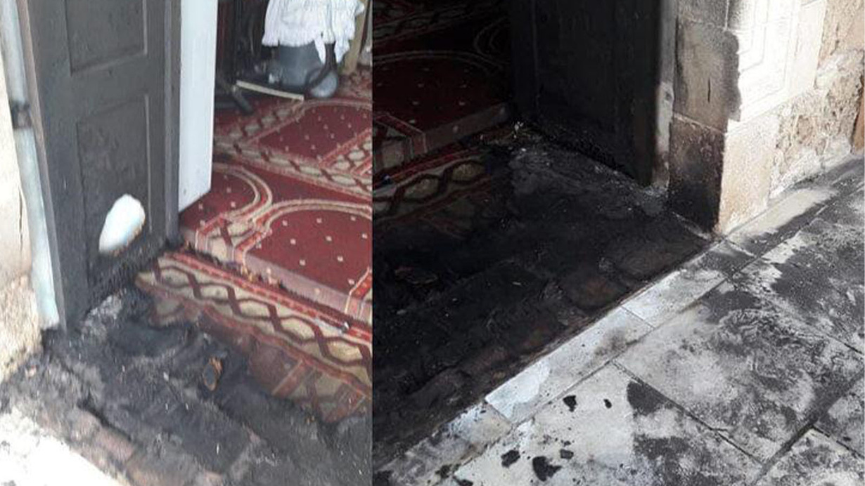 Tarihi camiye çirkin saldırı! Yakmak istediler