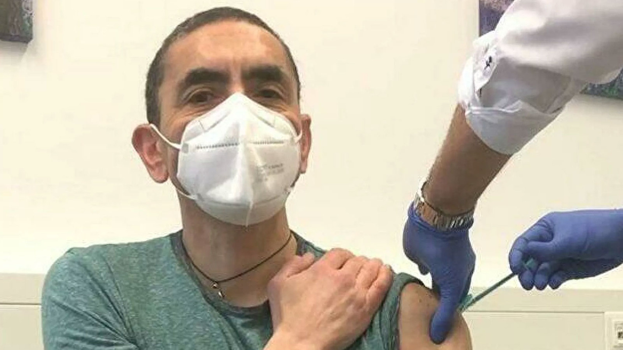 Uğur Şahin’den aşı olmadı iddialarına fotoğraflı yanıt! Gandhi'nin sözleriyle paylaştı