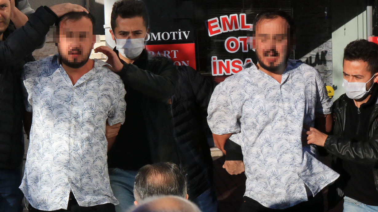 Zonguldak'ta bunalıma giren öğretmen kelepçeyle hastaneye kaldırıldı: Kimseye güvenmiyorum