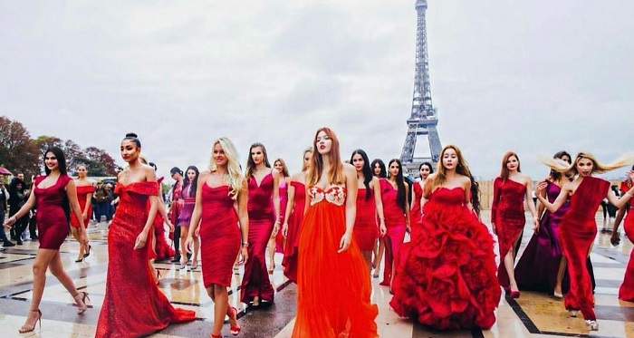 Model of Models Türkiye 2022 Kraliçesi Ecem April Onutman Fransa Paris’te ülkemizi temsil ediyor.
