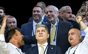 Fenerbahçe yeni başkanını seçiyor, oy verme işlemi başladı. Aziz Yıldırım mı Hakan Safi mi?